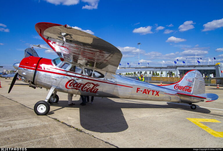 Cessna 195 "Coca-Cola", F-AYTX