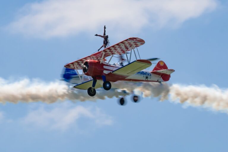 Aerosuperbatics Wingwalkers